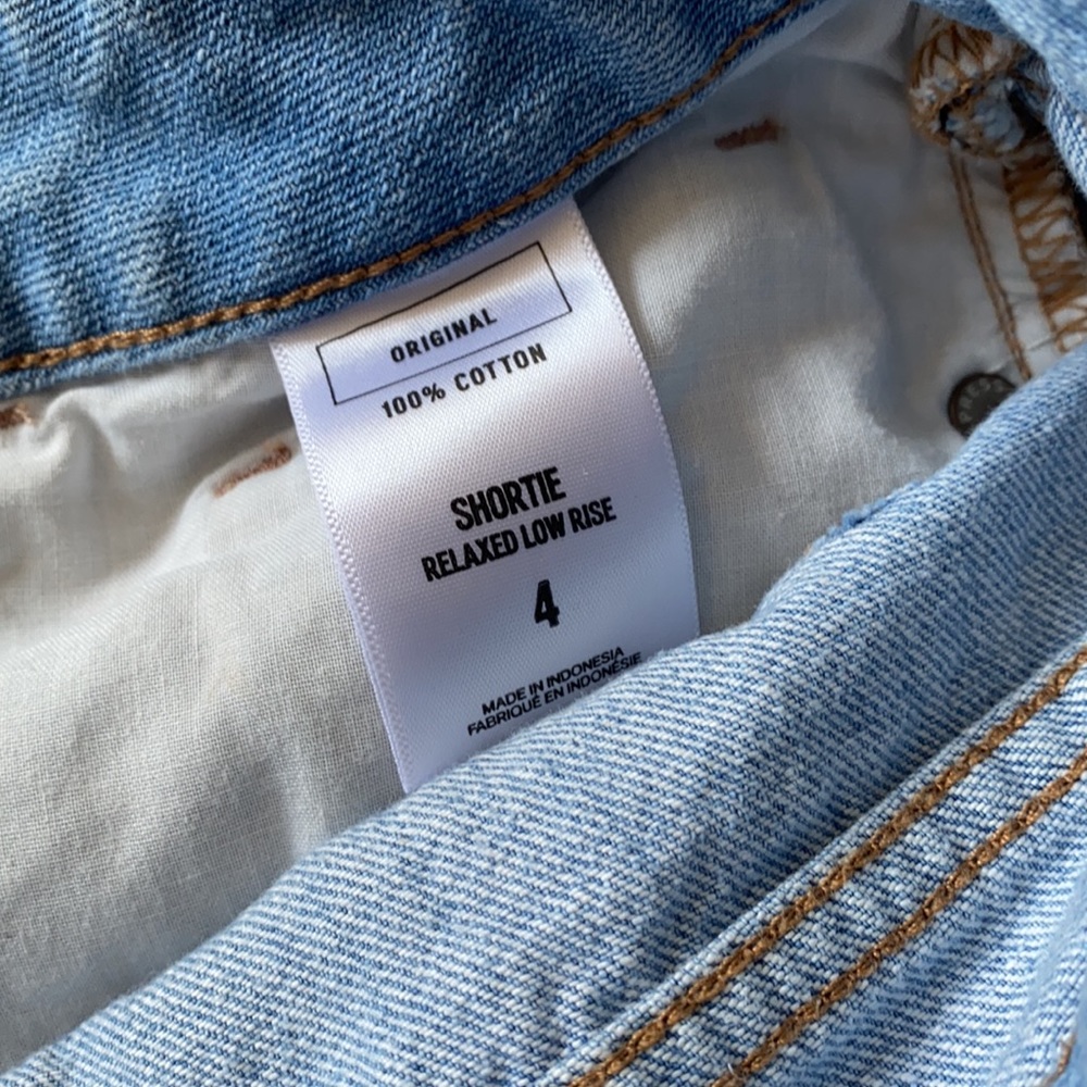 Jean Short with Floral Pocket - Picture 4 of 4